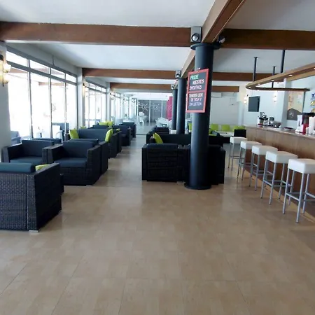 索利马尔公寓酒店 3* 卡拉费尔